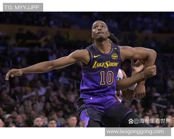 湖人队宣布签下自由球员德怀特-霍华德回归球队效力